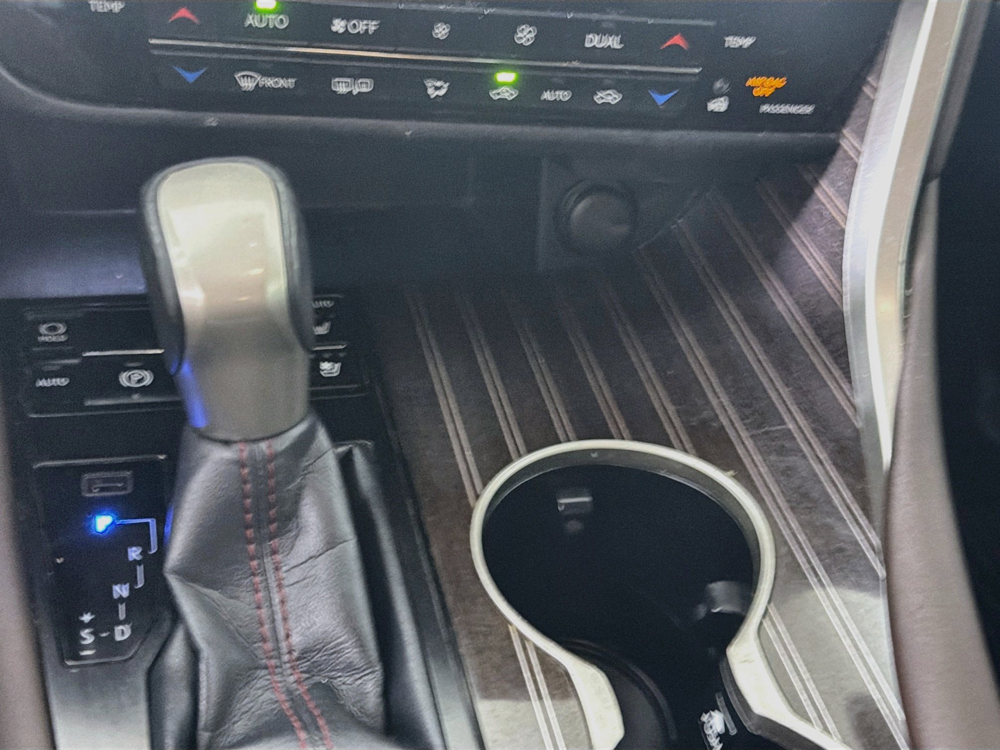 Used 2018 Lexus RX 350 FWD w/ Luxury Package image 23
