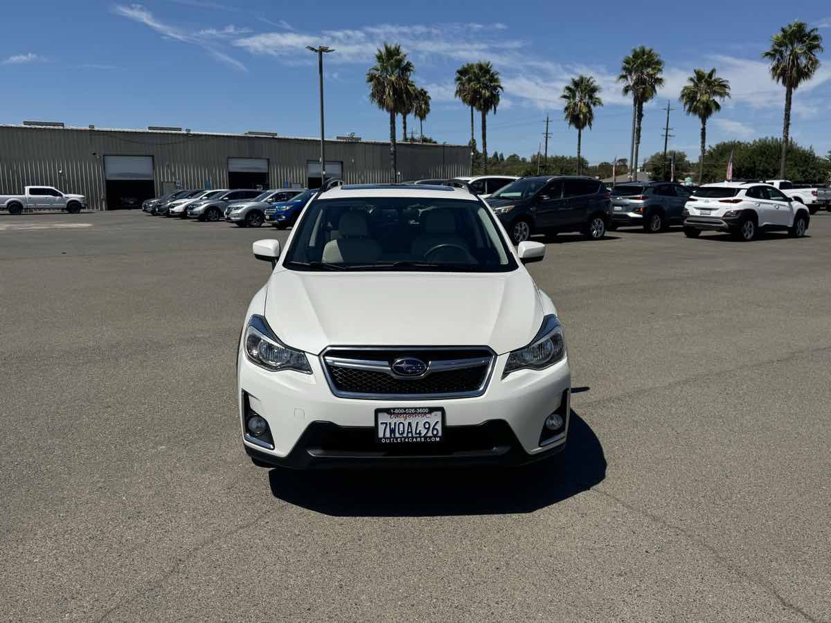 Used 2017 Subaru Crosstrek 2.0i Premium w/ Moonroof Package AWD/4WD image 4