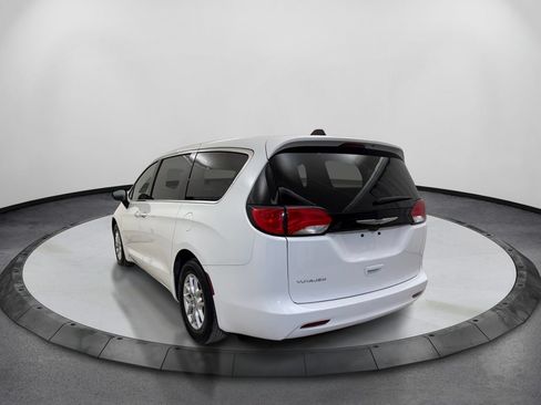 Used 2023 Chrysler Voyager LX FWD image 7