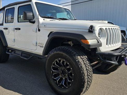 Used 2018 Jeep Wrangler Unlimited Sport AWD/4WD image 3
