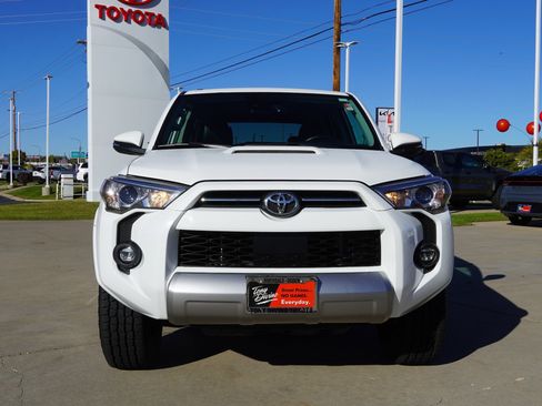 Certified 2022 Toyota 4Runner TRD Off-Road Premium image 3