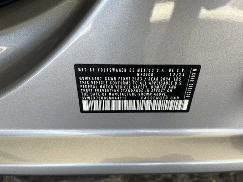 Used 2025 Volkswagen Jetta SE image 24