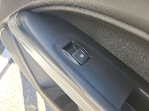 Used 2021 Chevrolet Colorado LT w/ Safety Package image 12