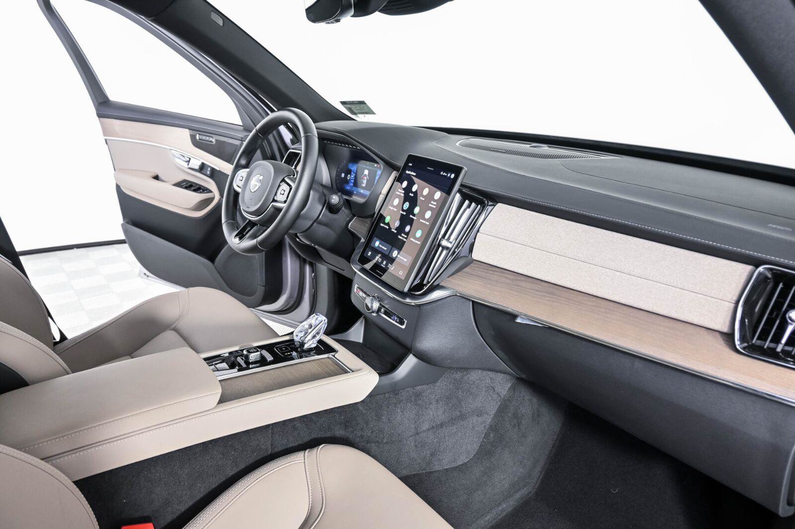 Certified 2026 Volvo XC90 B6 Plus AWD/4WD image 24