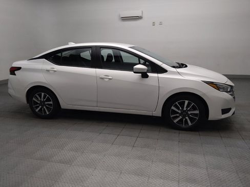 Used 2025 Nissan Versa SV FWD image 11