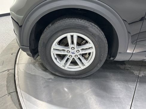 Used 2023 Ford Explorer XLT w/ Equipment Group 202A image 31