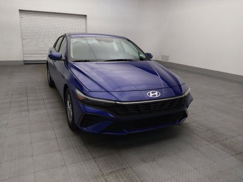 Used 2025 Hyundai Elantra SE FWD image 14