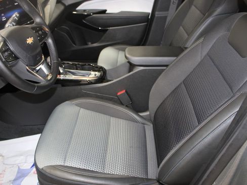 Used 2025 Chevrolet Trax LT w/ LT Convenience Package image 14