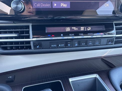 Used 2023 Toyota Sienna XLE image 17