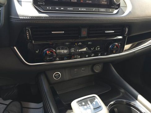 Used 2022 Nissan Rogue SL image 16