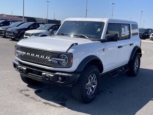 Used 2025 Ford Bronco Badlands image 3