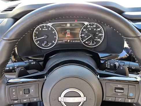 Used 2025 Nissan Pathfinder SL image 19