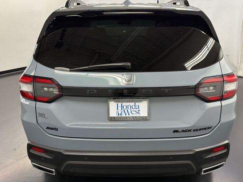 Certified 2025 Honda Pilot Black Edition image 10