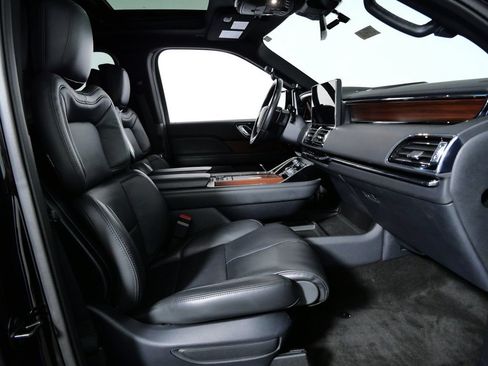 Certified 2022 Lincoln Navigator Reserve w/ Monochromatic Package AWD/4WD image 10