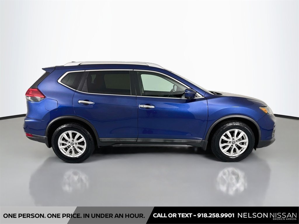 Certified 2017 Nissan Rogue SV w/ SV Premium Package FWD image 4