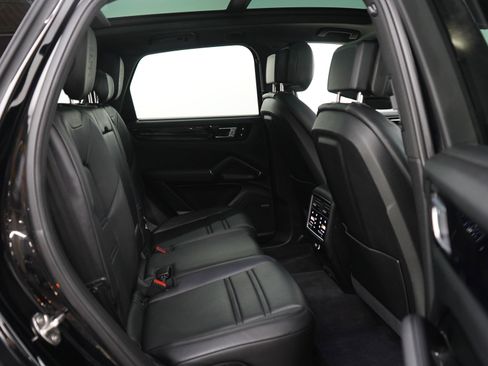 Used 2020 Porsche Cayenne AWD/4WD image 12