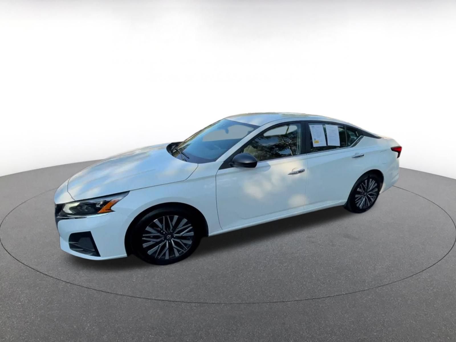 Used 2025 Nissan Altima 2.5 SV FWD image 7