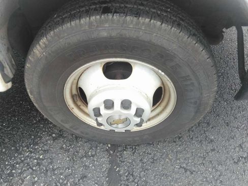 Used 2015 Chevrolet Express 3500 Extended w/ Smoker's Package image 9