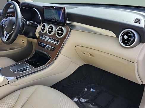 Used 2020 Mercedes-Benz GLC 300 4MATIC image 15