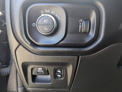 Used 2022 RAM 1500 Big Horn AWD/4WD image 17