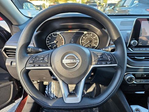 Used 2024 Nissan Altima 2.5 SV image 25