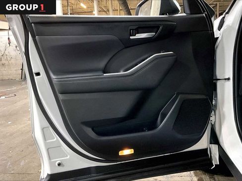 Certified 2022 Toyota Highlander XLE image 21