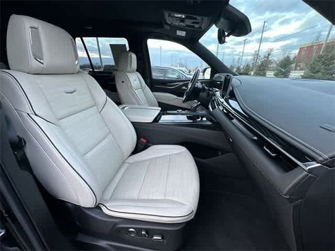 Used 2023 Cadillac Escalade Sport w/ LPO, ONYX Package image 25