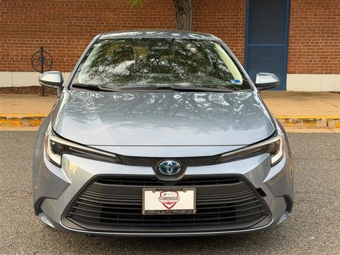 Used 2025 Toyota Corolla LE FWD image 4