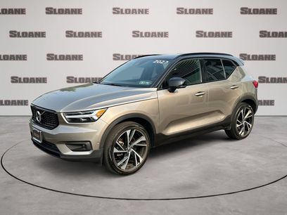 Used 2022 Volvo XC40 T5 R-Design w/ Advanced Package