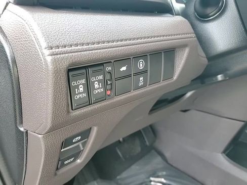 Used 2024 Honda Odyssey EX-L image 11