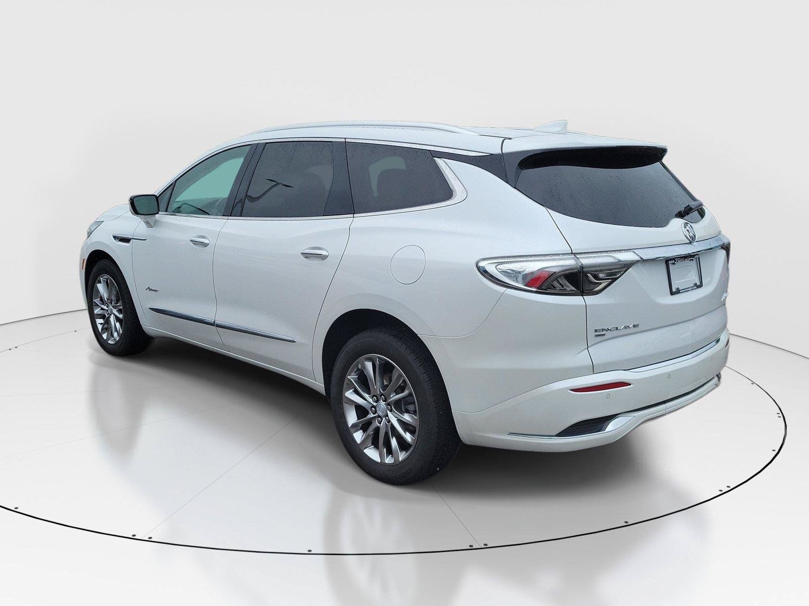 Used 2022 Buick Enclave Avenir w/ Avenir Technology Package AWD/4WD image 3