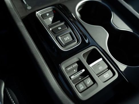 New 2025 Honda Pilot Touring image 33