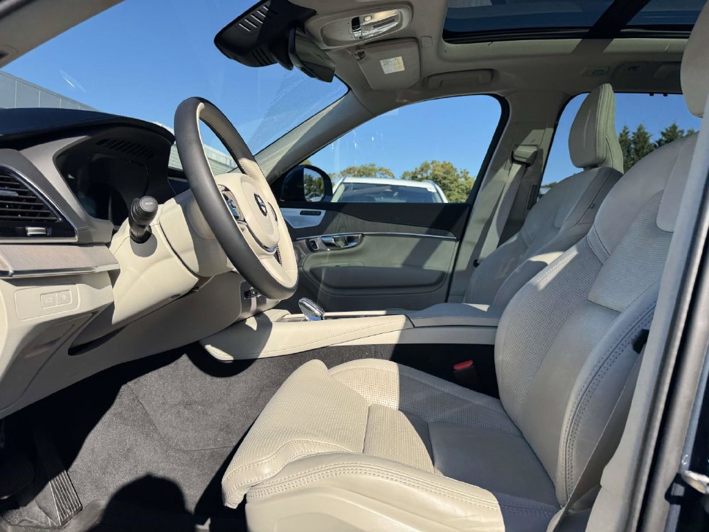 Certified 2024 Volvo XC90 T8 Ultimate w/ Protection Package AWD/4WD image 13
