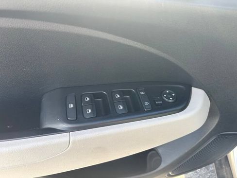 Used 2026 Hyundai Venue SEL FWD image 13