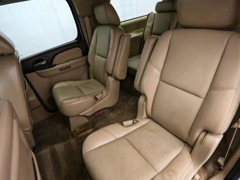 Used 2011 GMC Yukon XL Denali AWD/4WD image 25