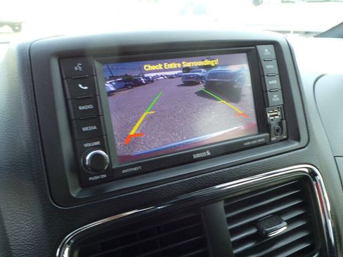 Used 2018 Dodge Grand Caravan GT image 12