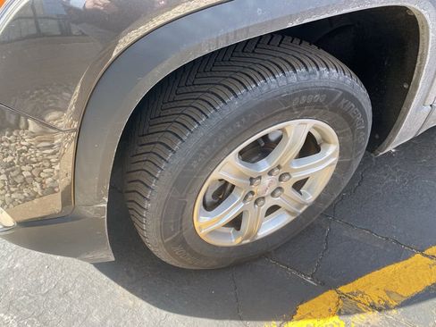 Used 2019 GMC Acadia SLE image 4