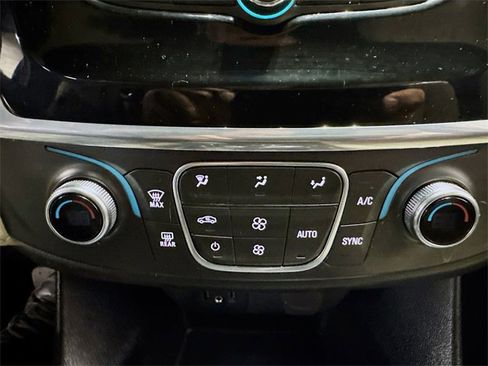 Used 2022 Chevrolet Traverse LS image 22
