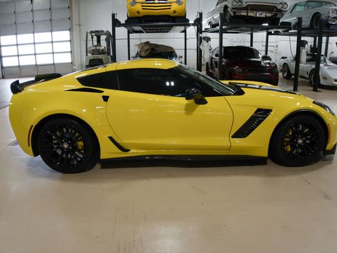 Used 2016 Chevrolet Corvette Z06 w/ 3LZ Preferred Equipment Group RWD image 7