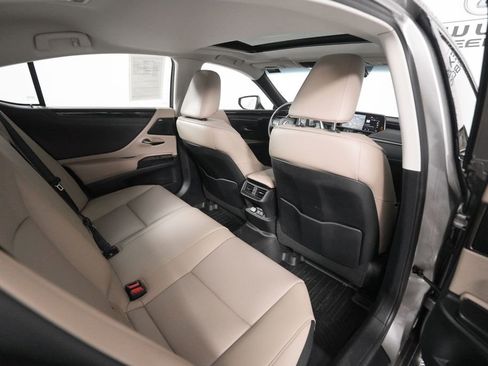 Used 2020 Lexus ES 300h w/ Premium Package image 18