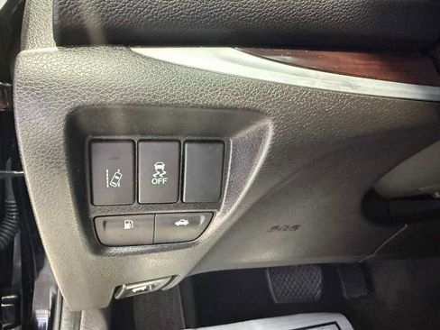 Used 2017 Acura TLX w/ Technology Package image 37