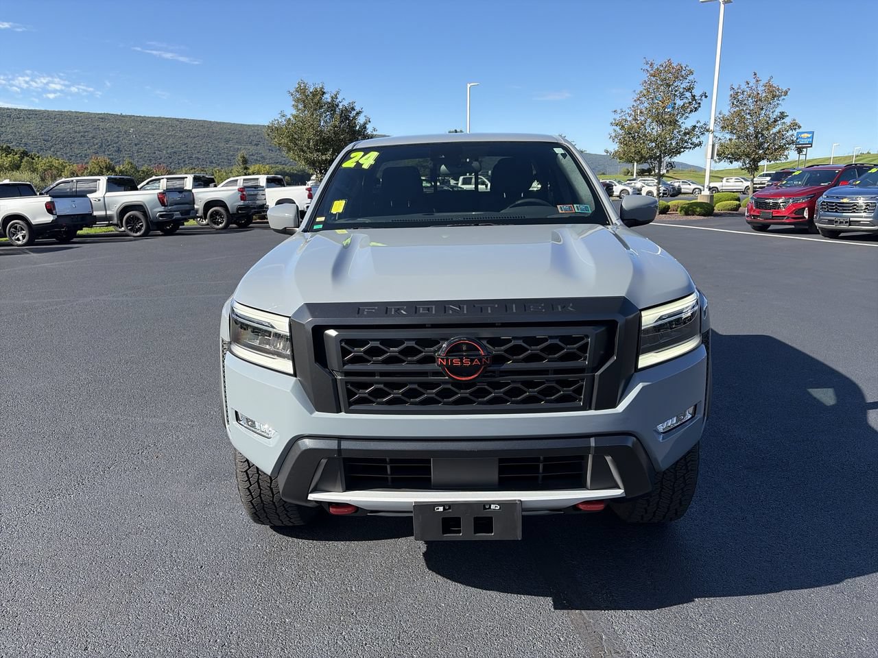 Used 2024 Nissan Frontier PRO-4X AWD/4WD image 2