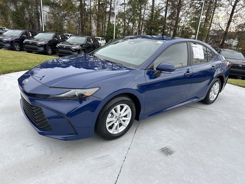 Certified 2025 Toyota Camry LE image 5
