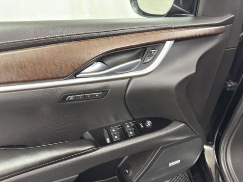 Used 2019 Cadillac XTS Luxury image 17