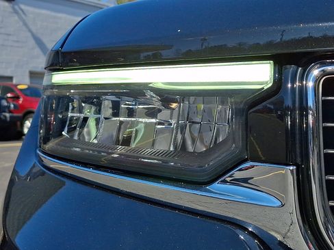 Certified 2022 Jeep Grand Cherokee Overland w/ Luxury Tech Group IV image 9