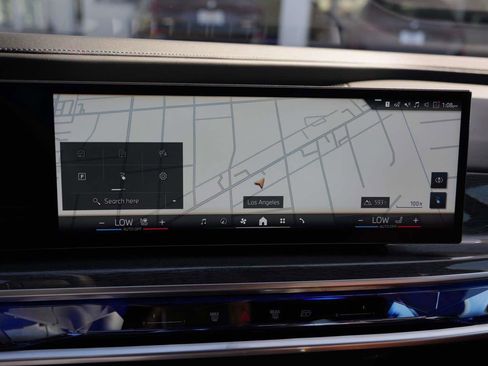 Used 2025 BMW i7 xDrive60 image 20