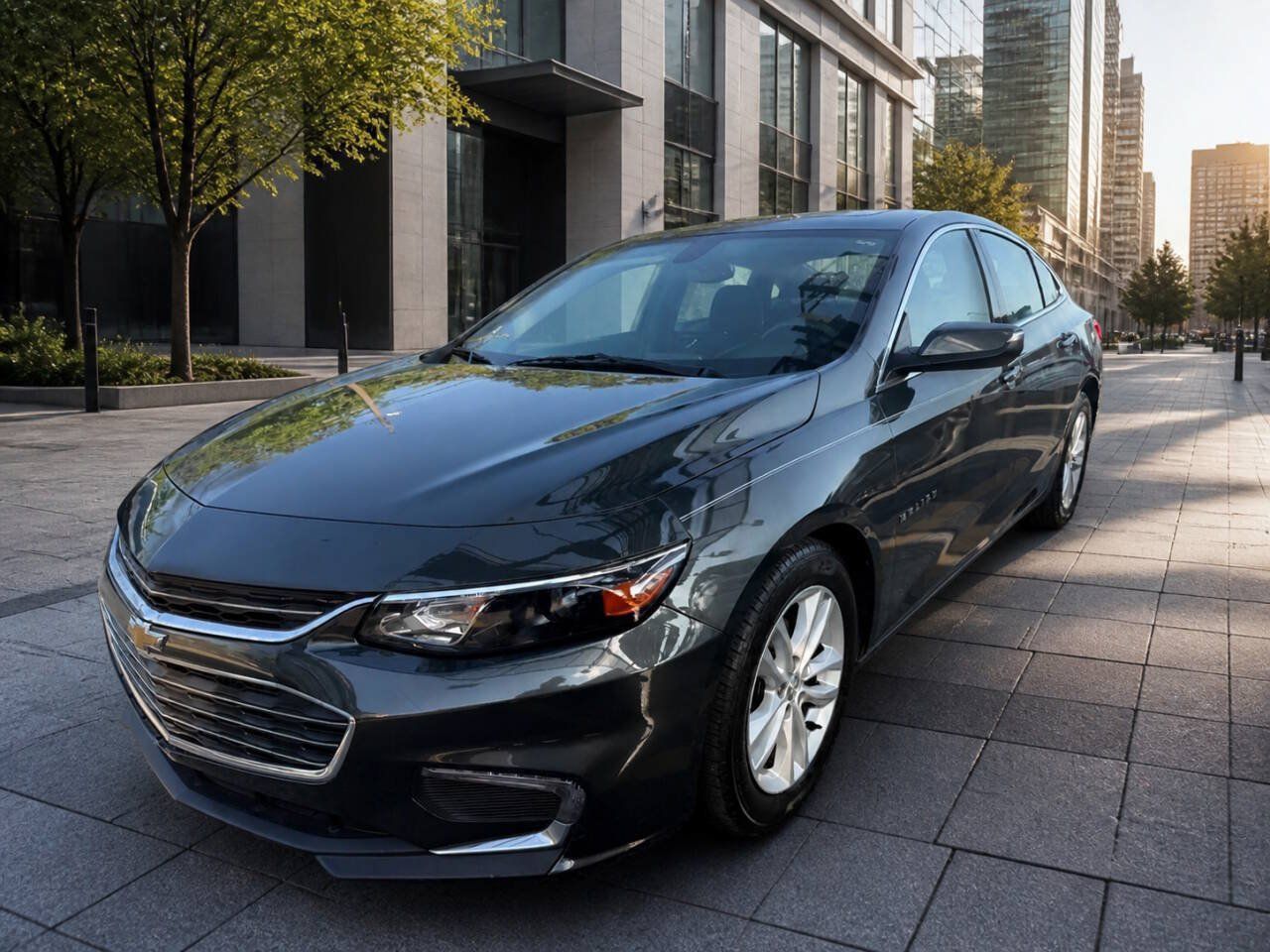 Used 2018 Chevrolet Malibu LT FWD image 2