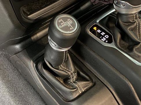 Used 2022 Jeep Wrangler Unlimited Sahara w/ Cold Weather Group AWD/4WD image 23