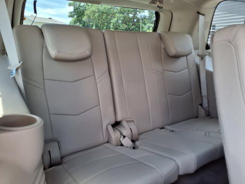 Used 2019 Cadillac Escalade Luxury RWD image 17