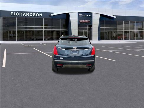 Used 2018 Cadillac XT5 Platinum w/ Driver Assist Package AWD/4WD image 4
